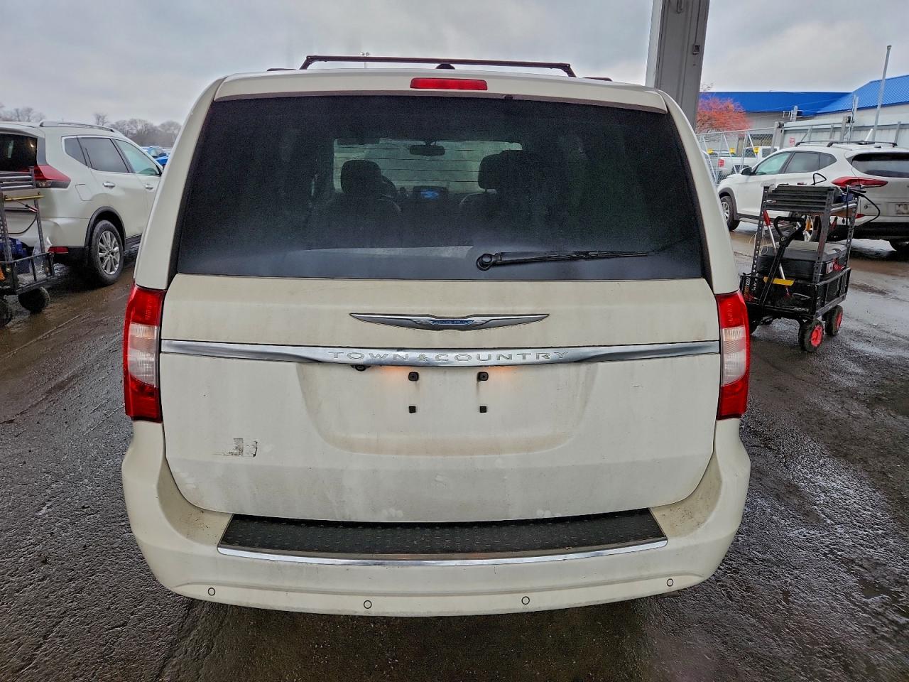 Chrysler Minivan Touring L Image 7