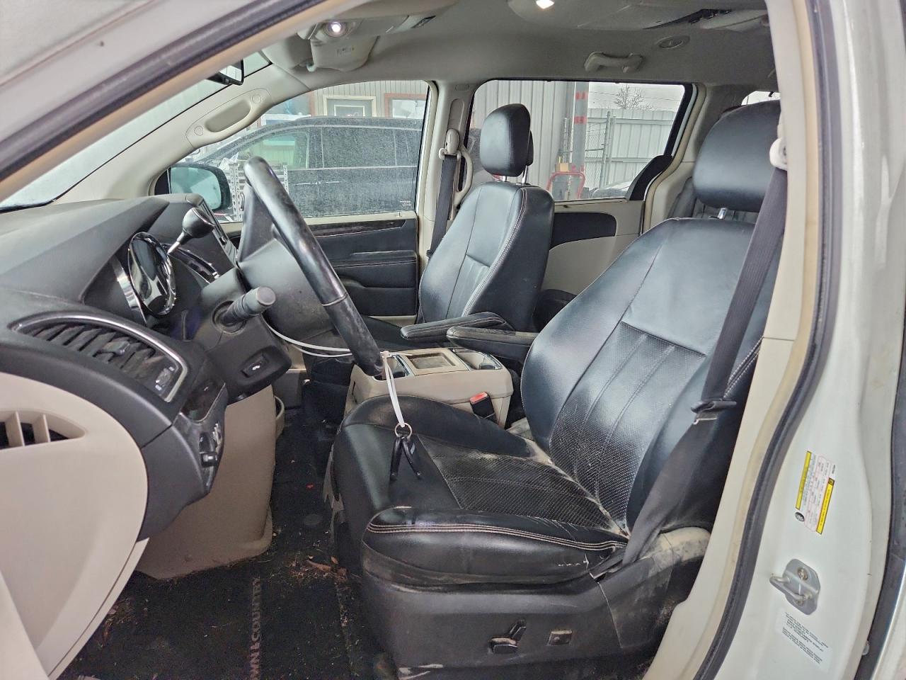 Chrysler Minivan Touring L Image 4