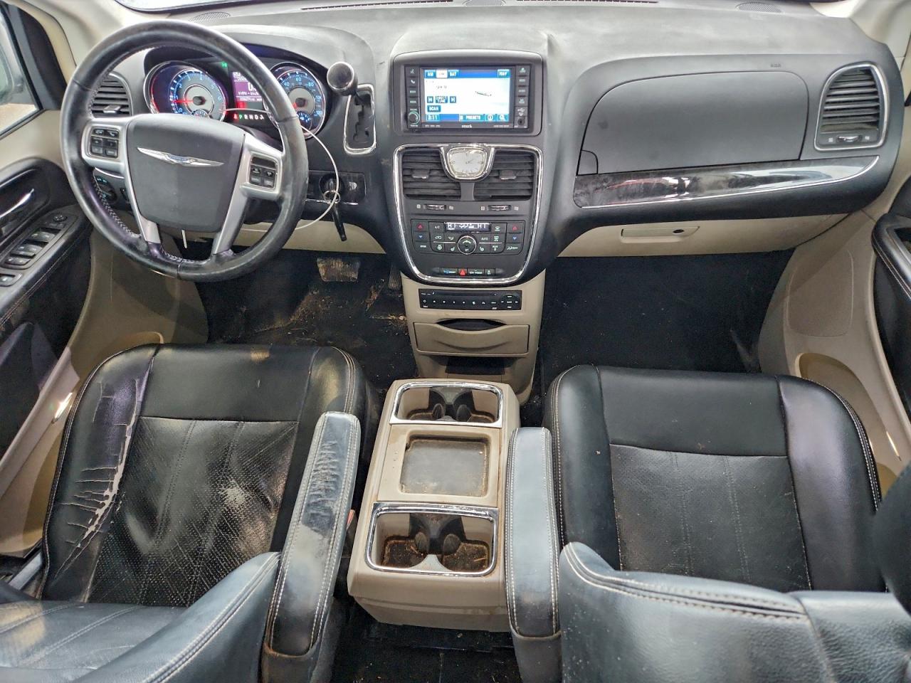 Chrysler Minivan Touring L Image 9