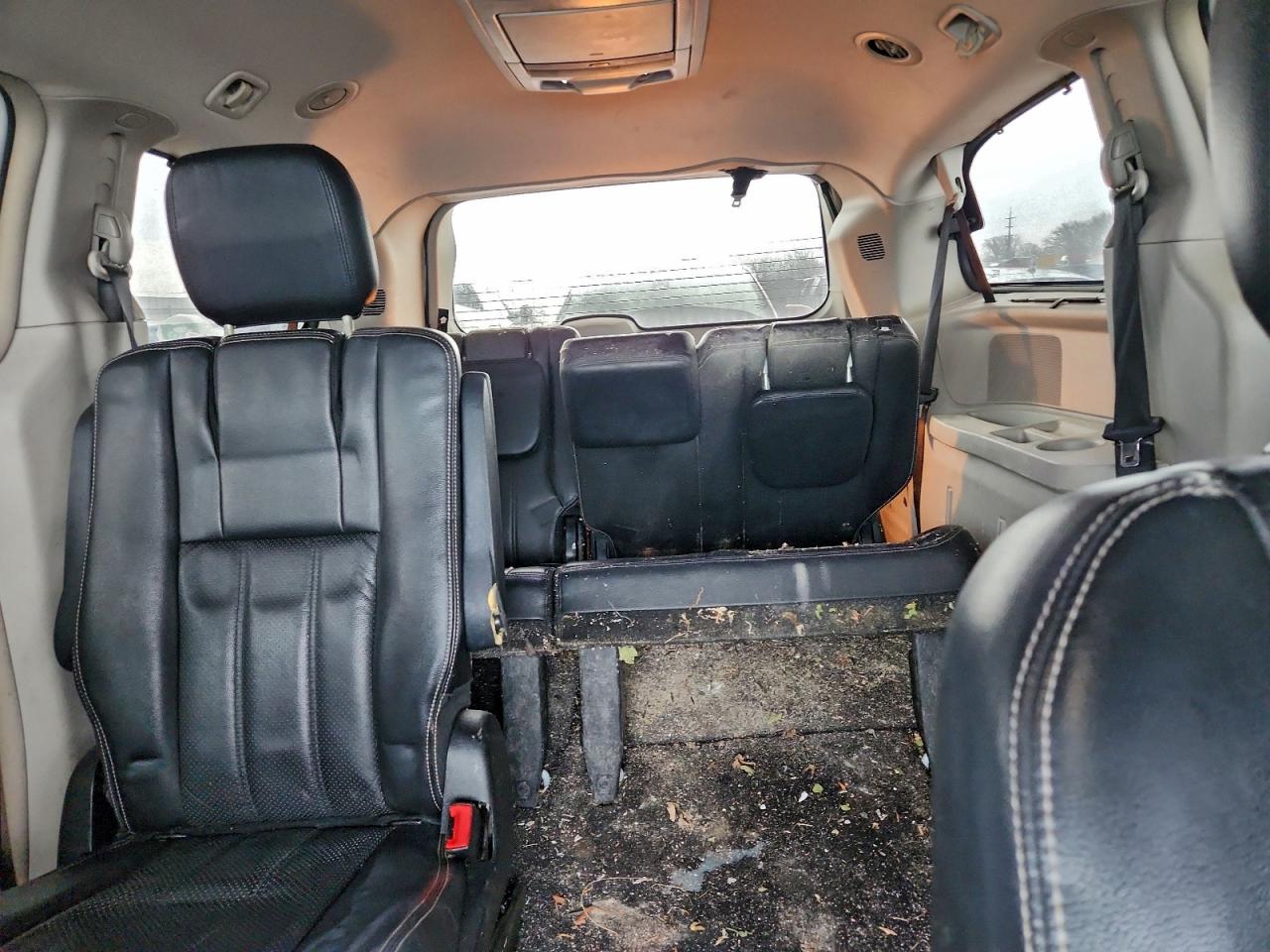 Chrysler Minivan Touring L Image 8