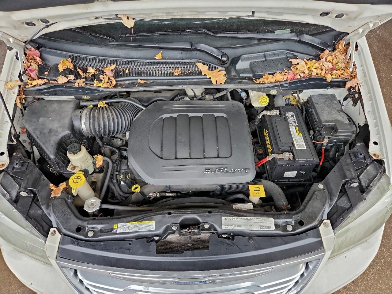 Chrysler Minivan Touring L Image 5