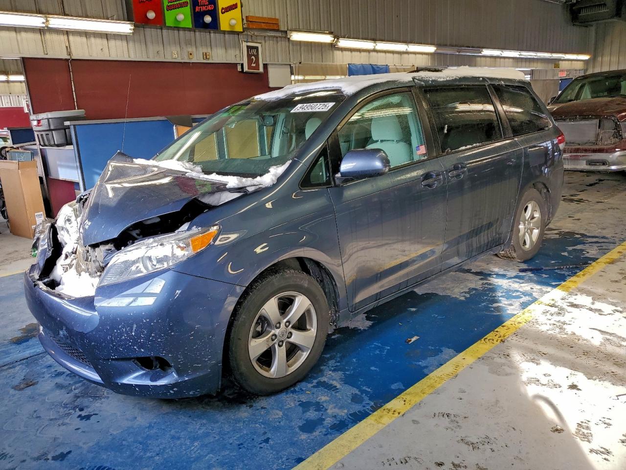 Toyota Sienna Le Image 1
