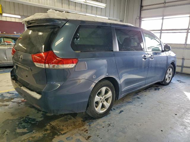 Toyota Sienna Le Image 2