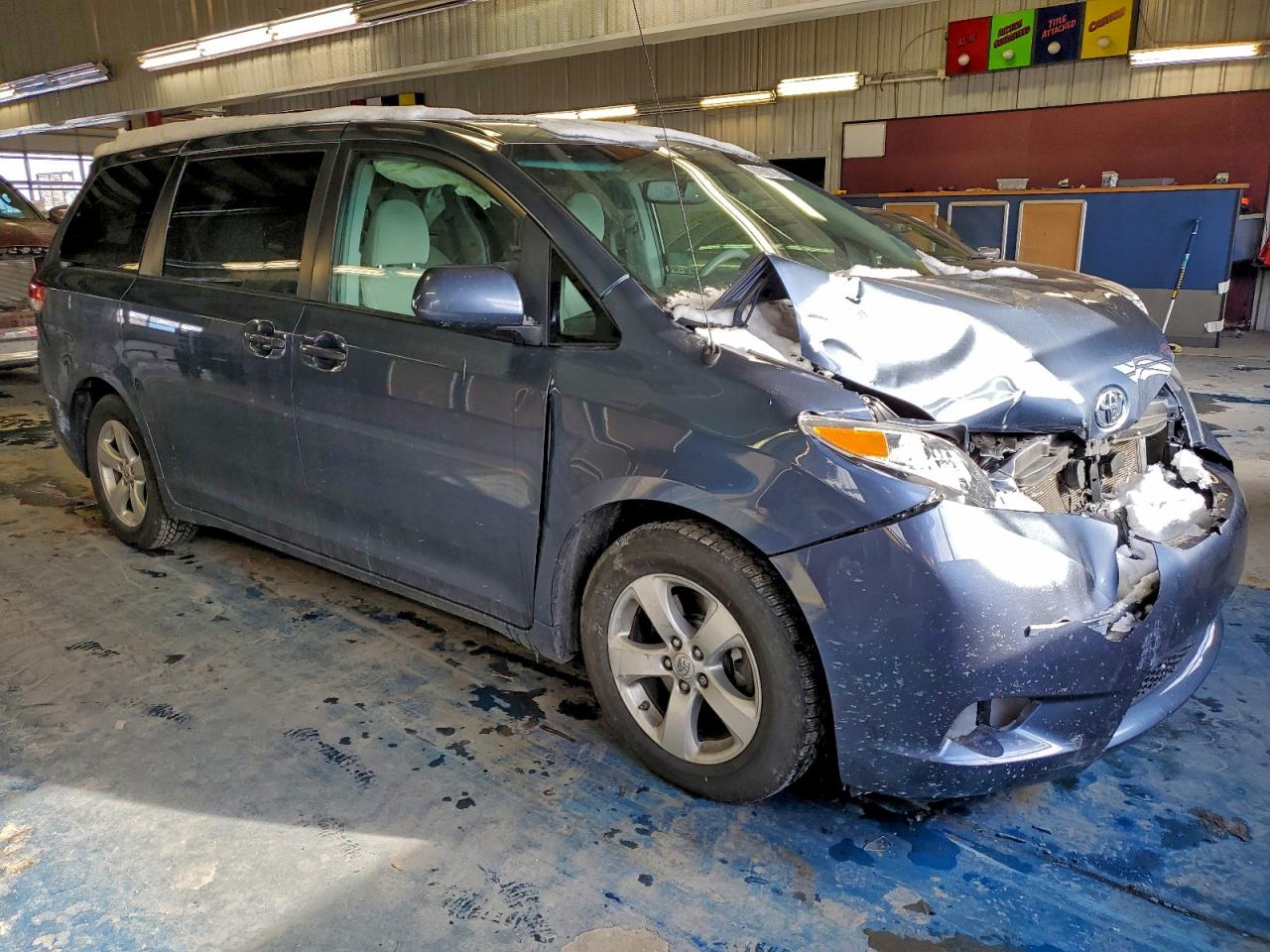 Toyota Sienna Le Image 3