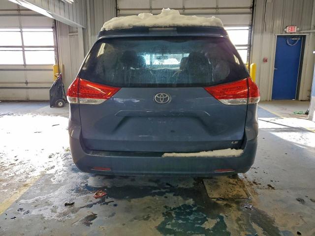 Toyota Sienna Le Image 6