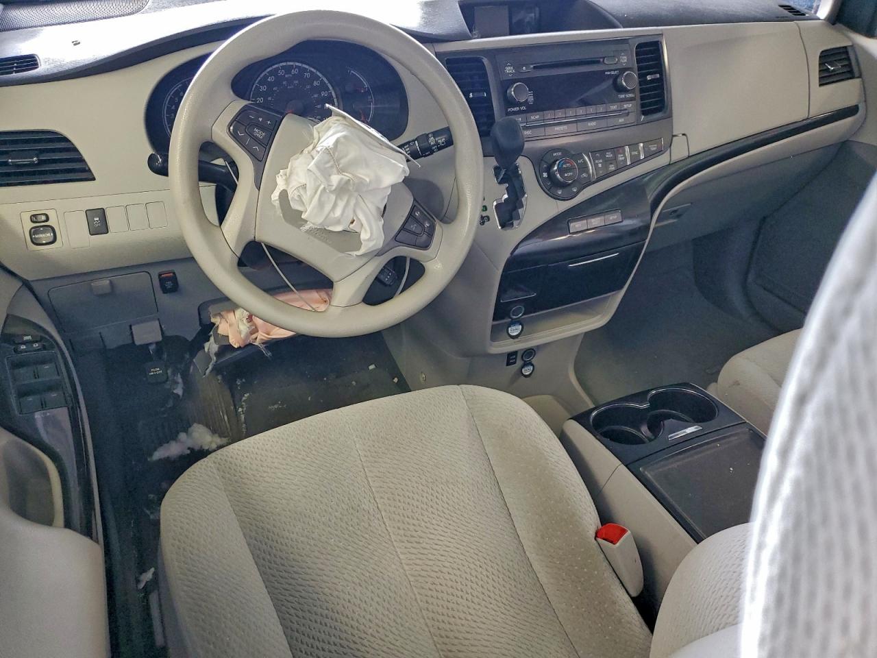 Toyota Sienna Le Image 12