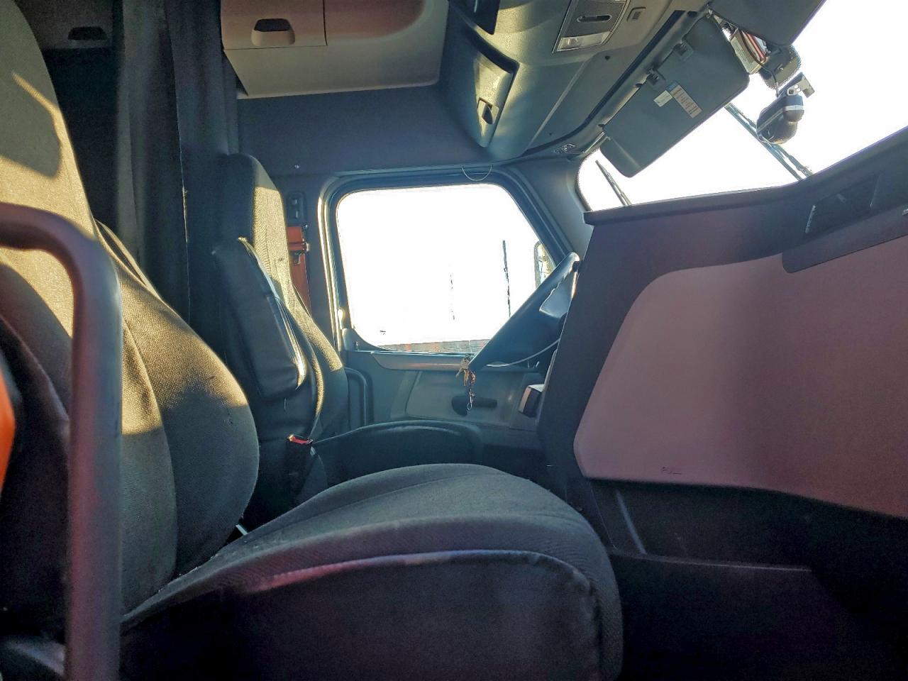 Freightliner Cascadia 1 Image 4