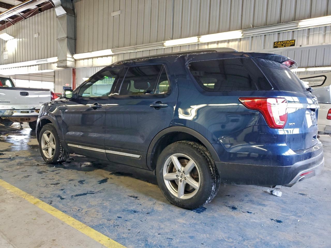 Ford Explorer Xlt Image 3