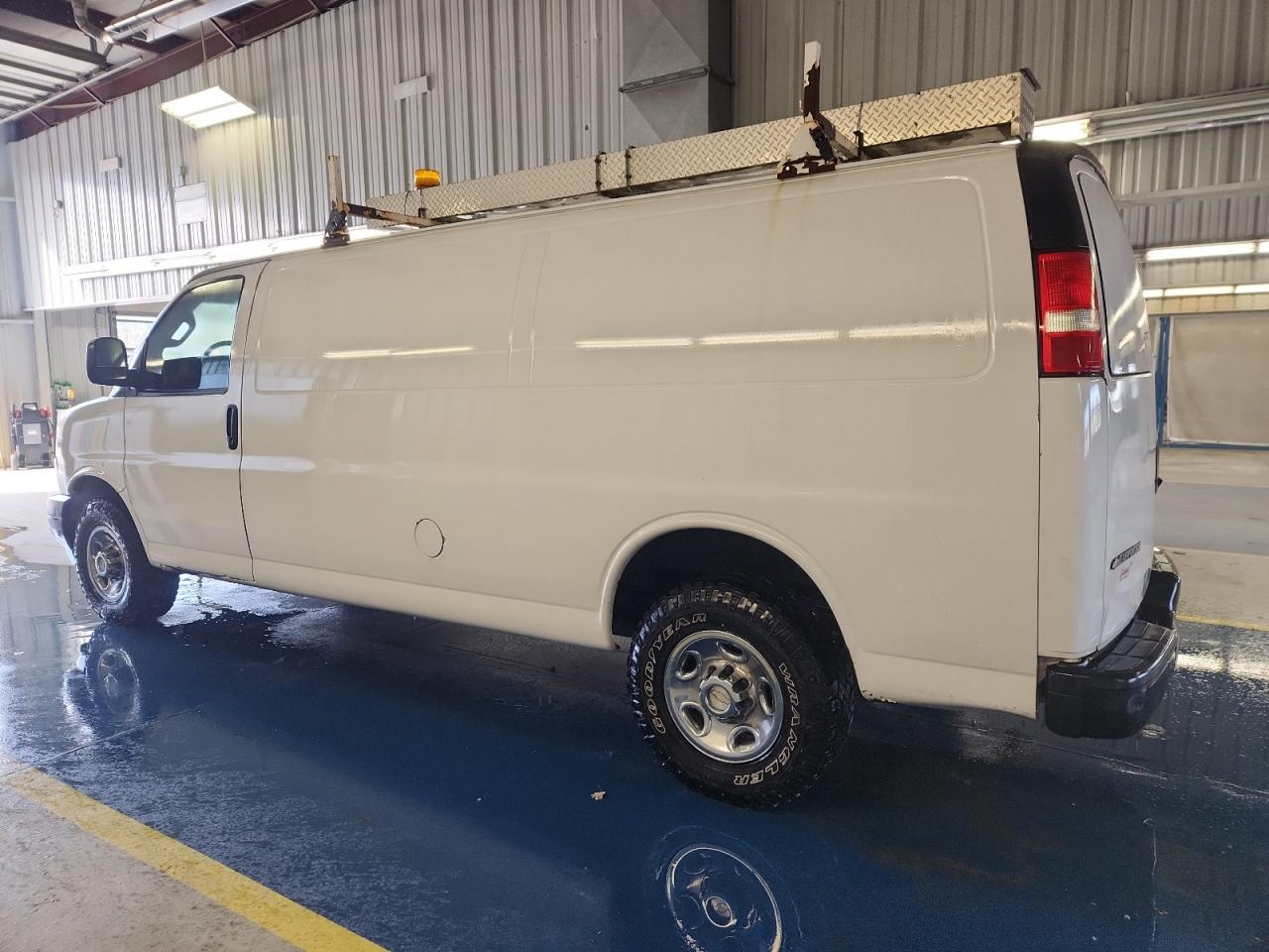 Chevrolet Express Image 11