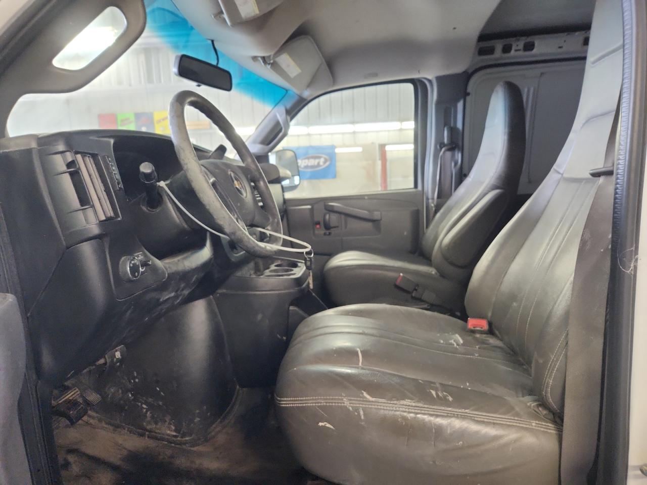 Chevrolet Express Image 3