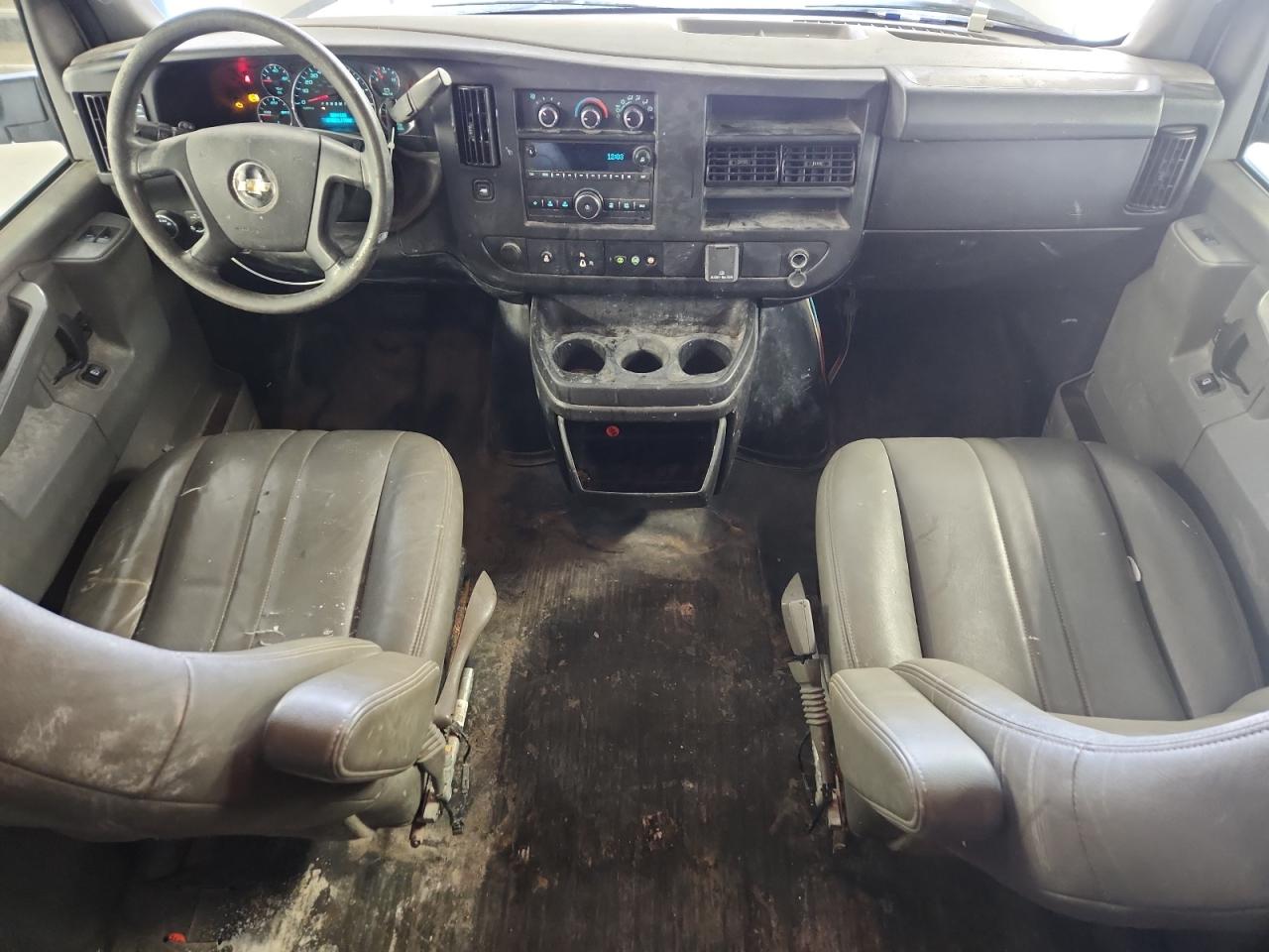 Chevrolet Express Image 6