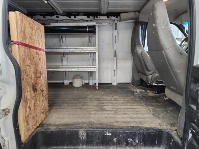 Chevrolet Express Image 12