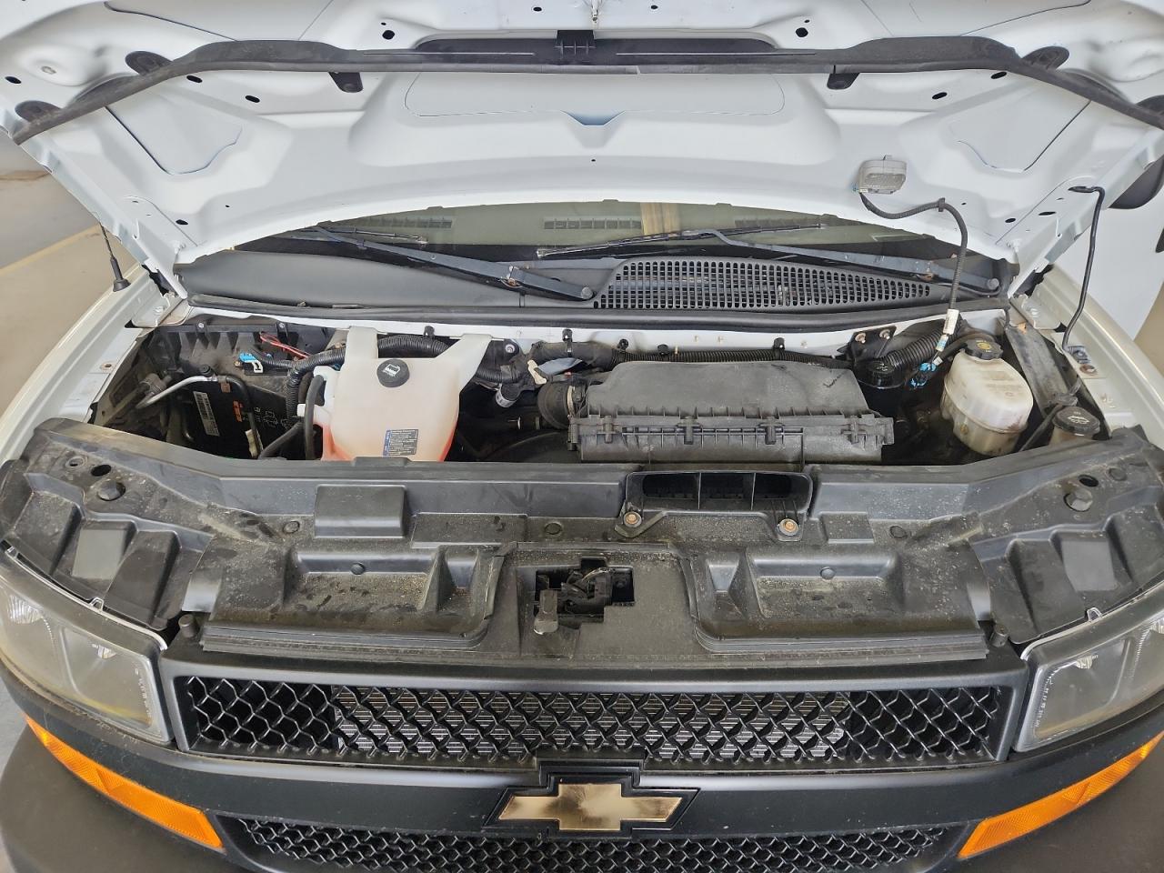 Chevrolet Express Image 9