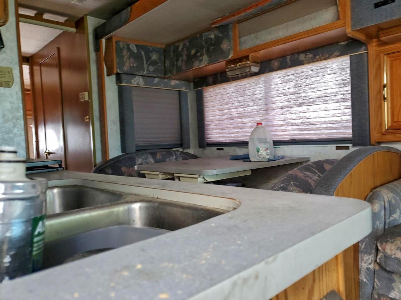 Chevrolet P30 Image 9