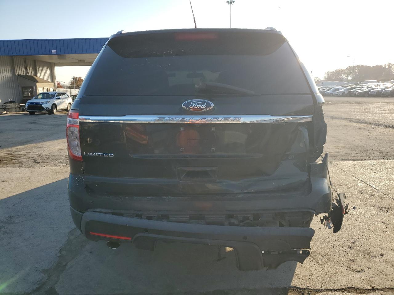 Ford Explorer Limited Image 8