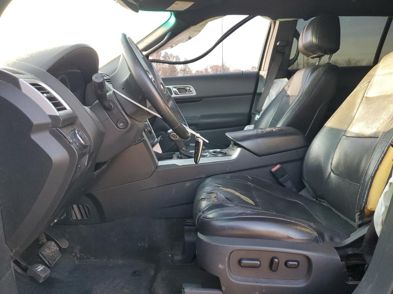 Ford Explorer Limited Image 12