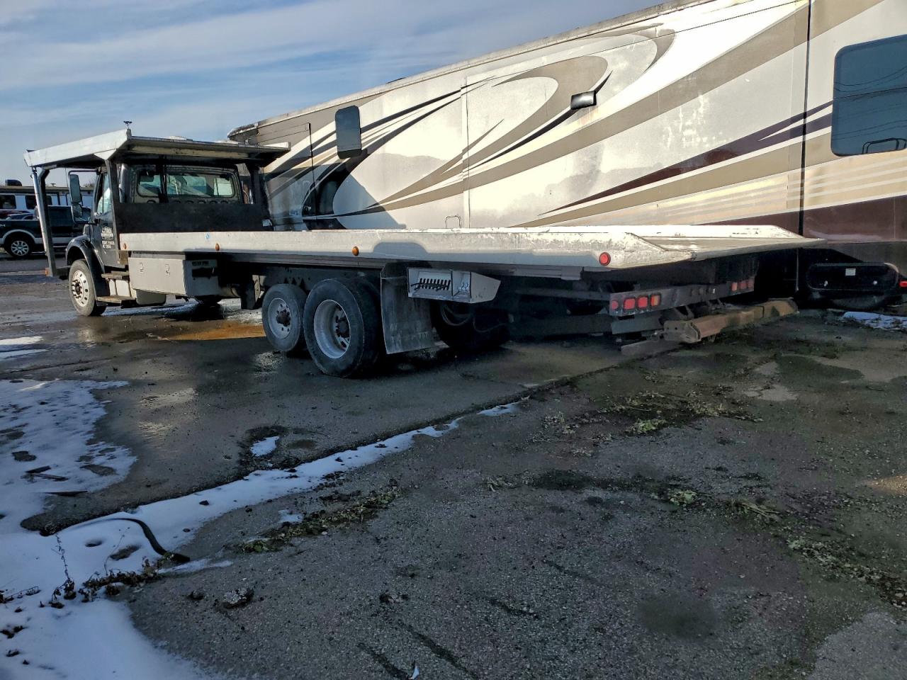 Freightliner M2 106 Medium Duty Image 2