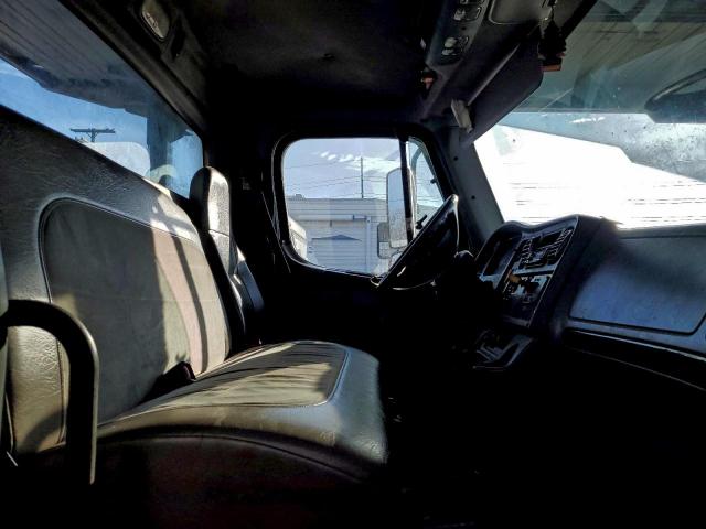 Freightliner M2 106 Medium Duty Image 3