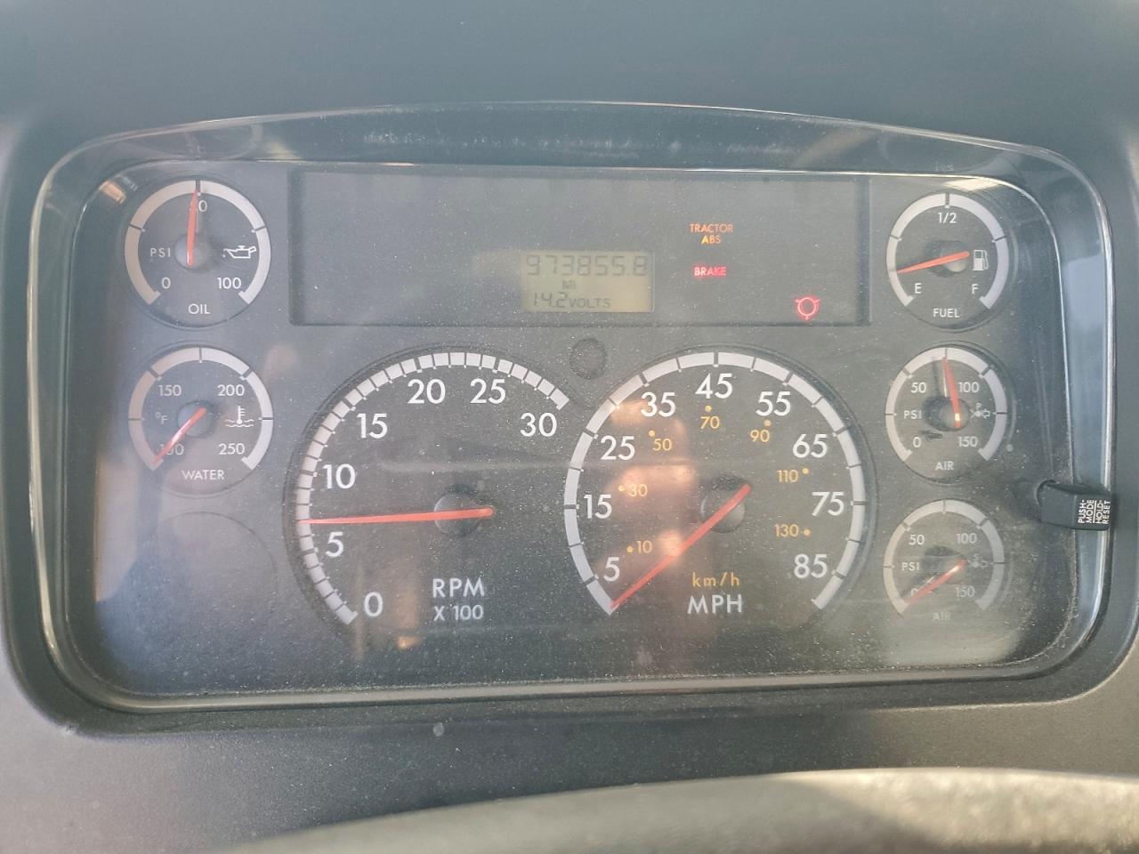 Freightliner M2 106 Medium Duty Image 8