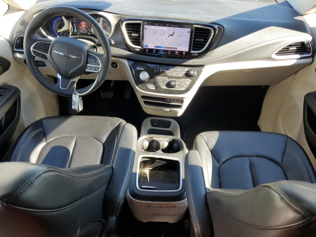 Chrysler Pacifica Touring L Image 4