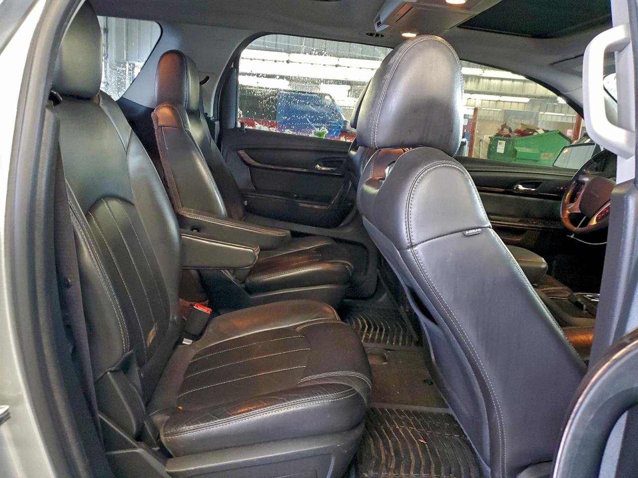 GMC Acadia Denali Image 8