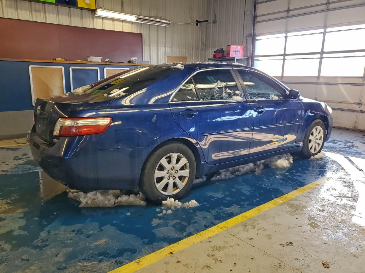 Toyota Camry Hybrid Image 2