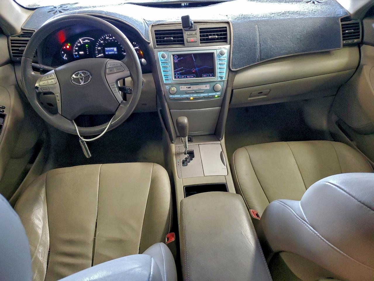 Toyota Camry Hybrid Image 3
