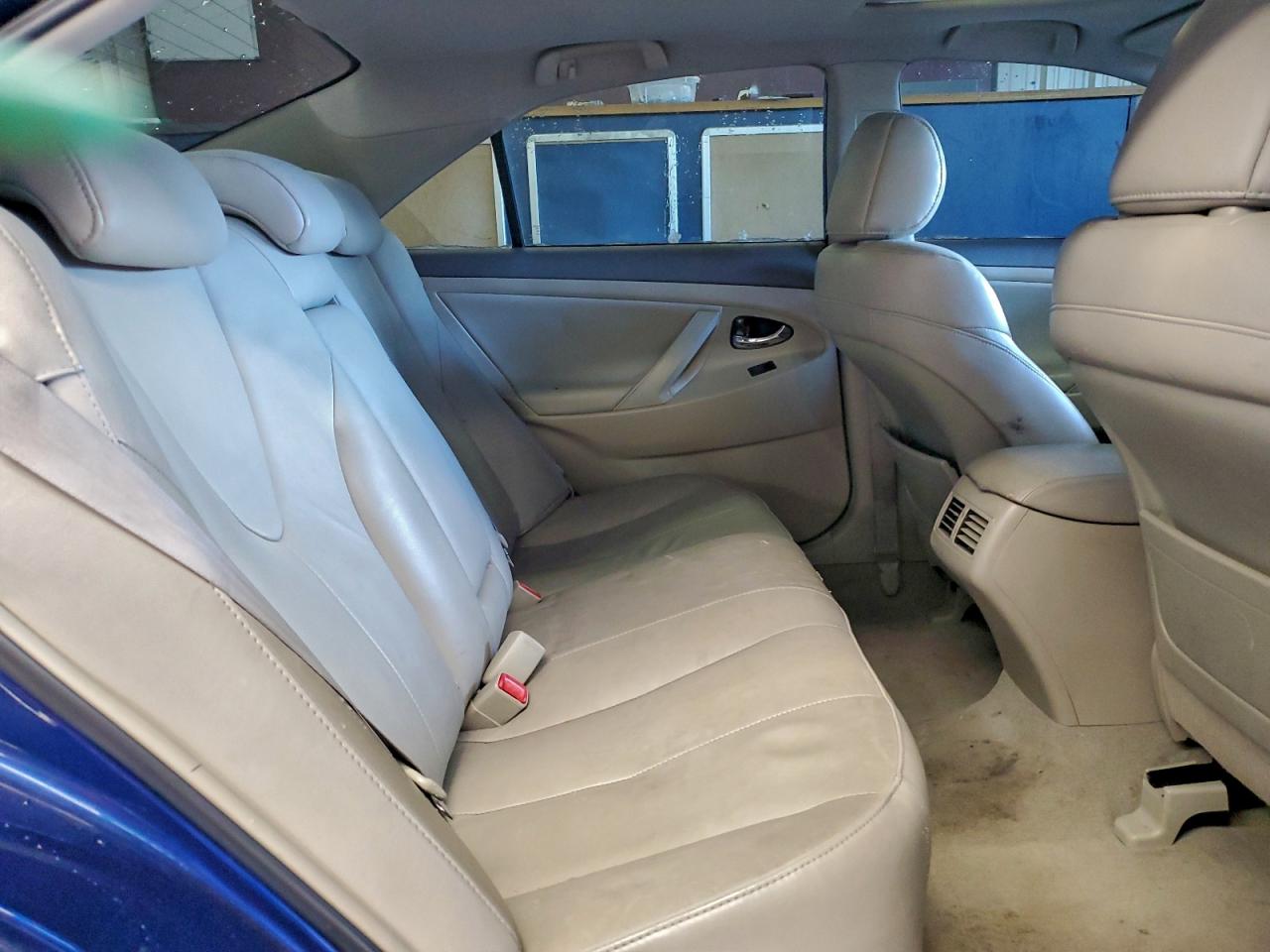 Toyota Camry Hybrid Image 11