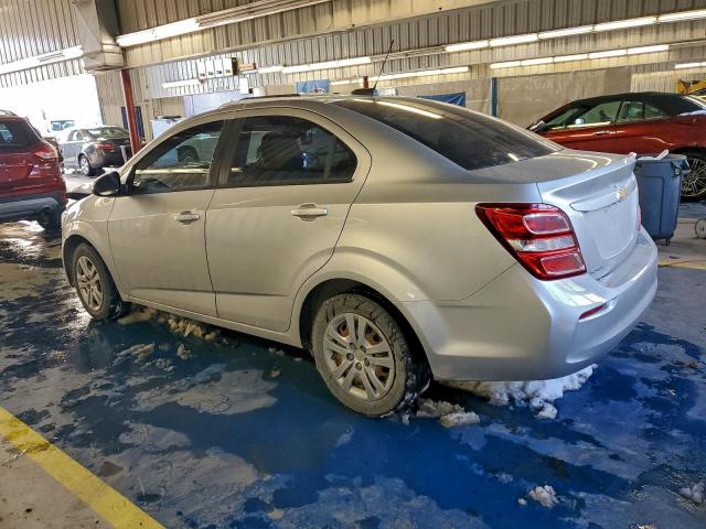 Chevrolet Sonic Ls Image 2