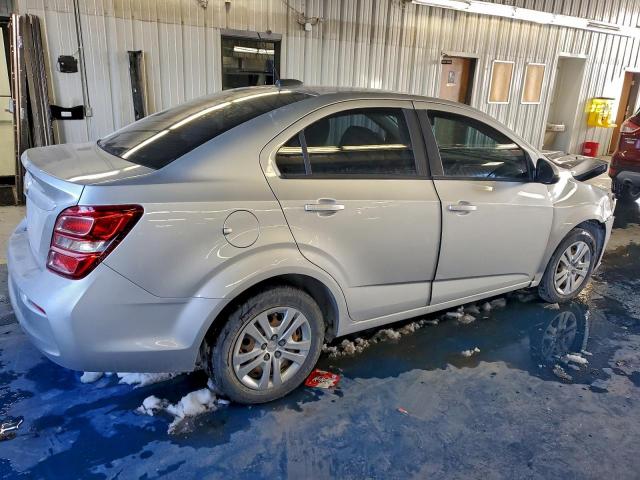 Chevrolet Sonic Ls Image 5