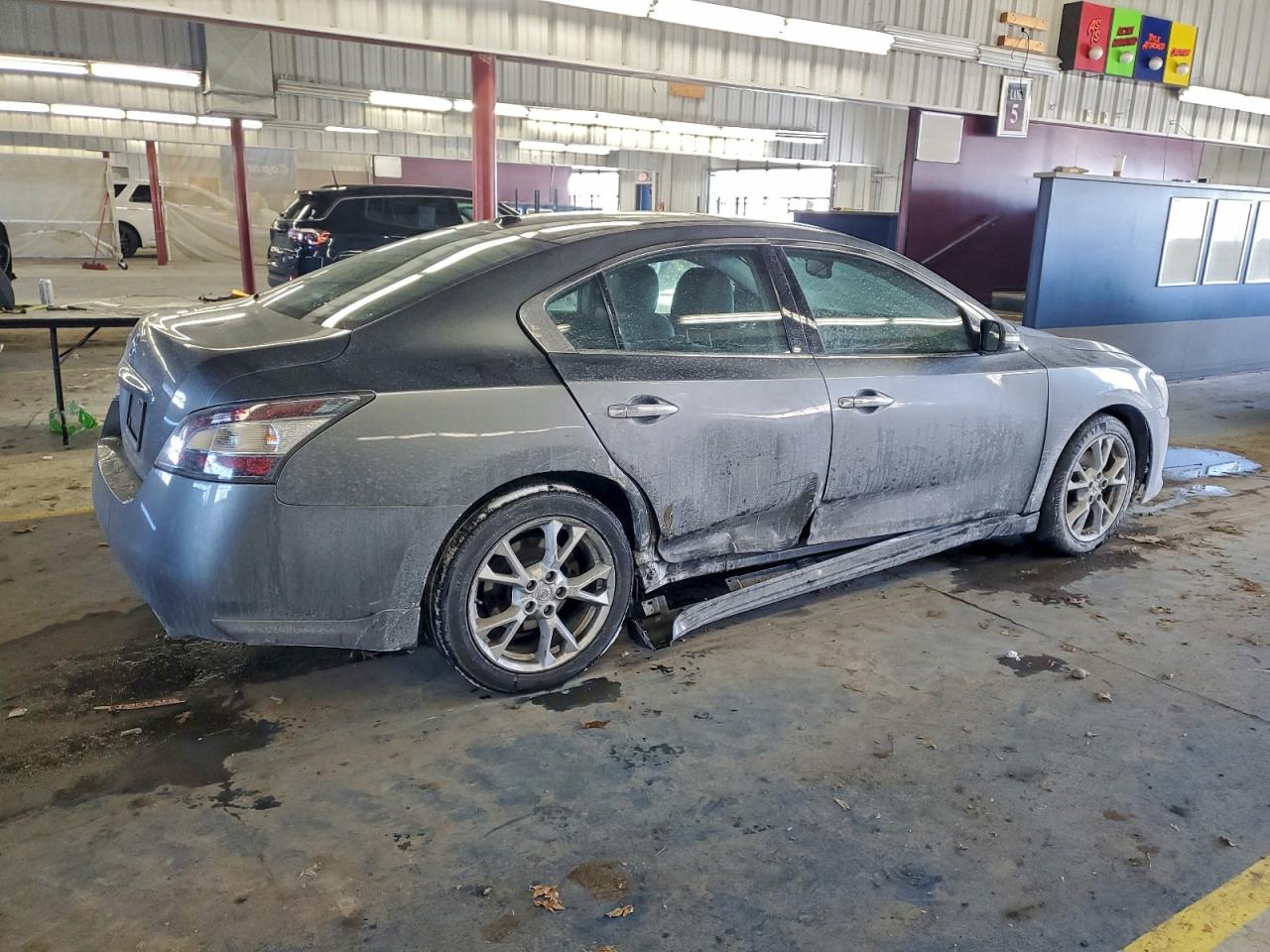 Nissan Maxima S Image 11