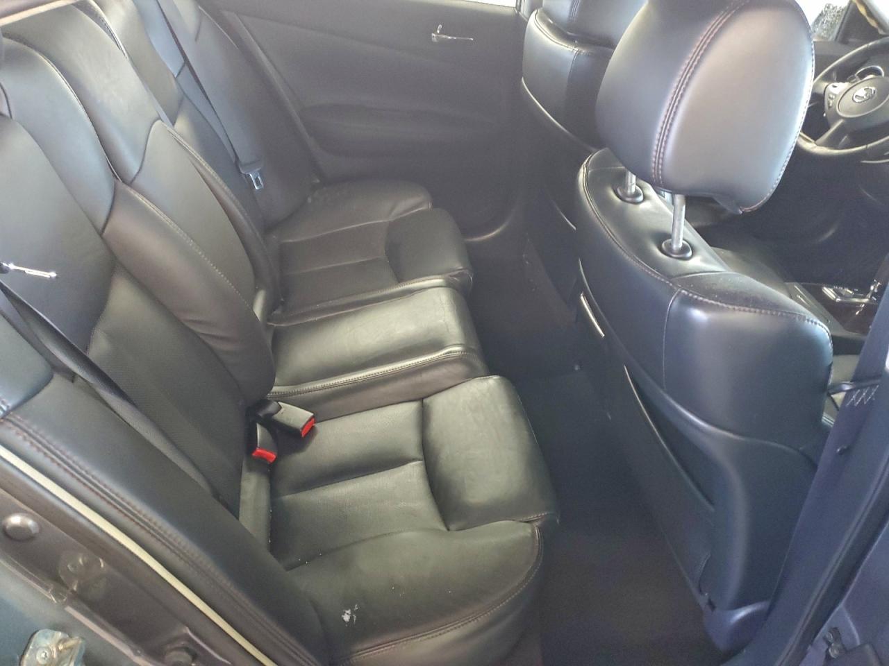 Nissan Maxima S Image 8