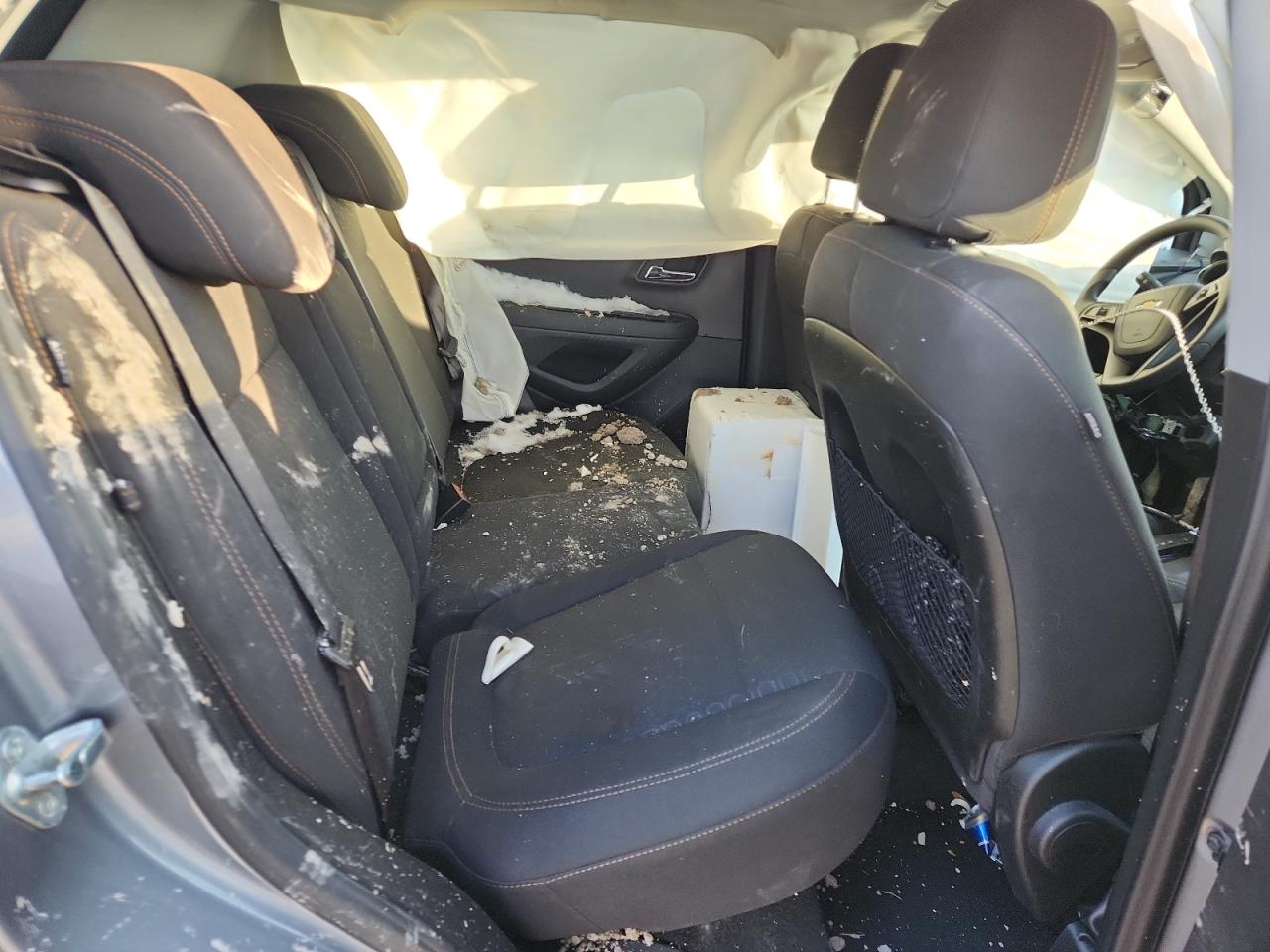 Chevrolet Trax Ls Image 2