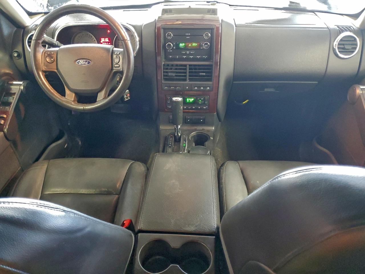 Ford Explorer Limited Image 13