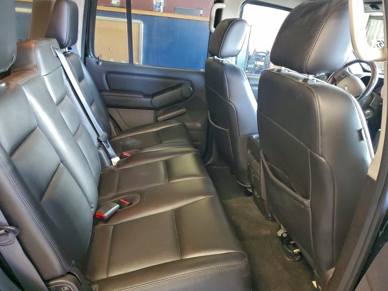 Ford Explorer Limited Image 10